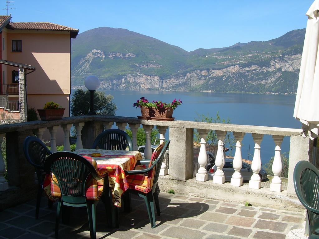 Casa Margherita Brenzone sul Garda Bilik gambar